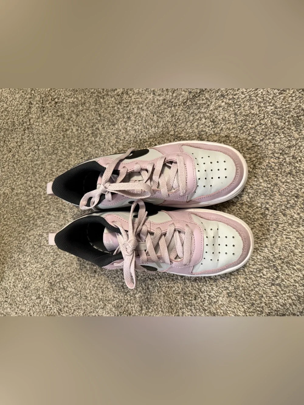 Girls Nike sneakers size 4